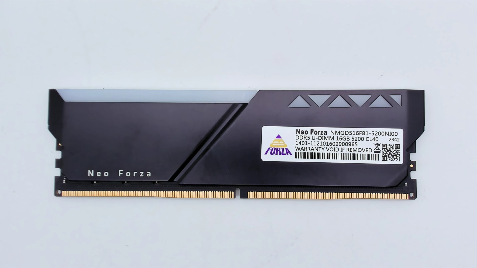 新品　未開封　DDR5 16GBメモリー Neo Forza NMGD516F81-5200NI00 RGB 16GB DDR5 5200 (PC5 41600) RAM